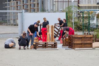 Lavičky v priebehu prác